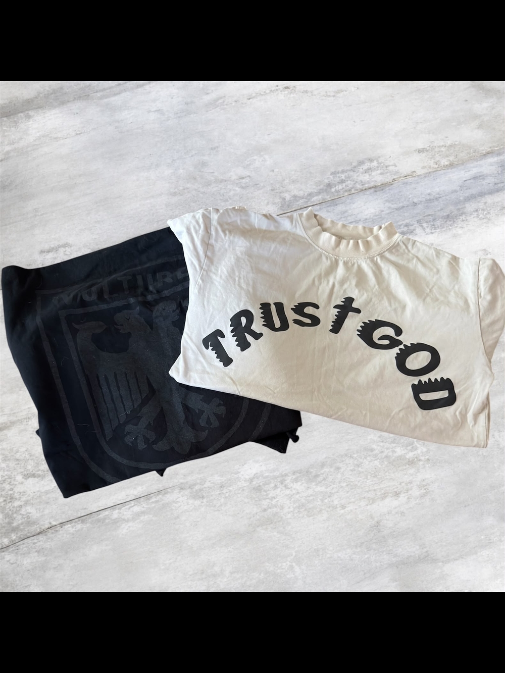 Duo "Trust God" Graphic Tee And VULTURES SIZE L